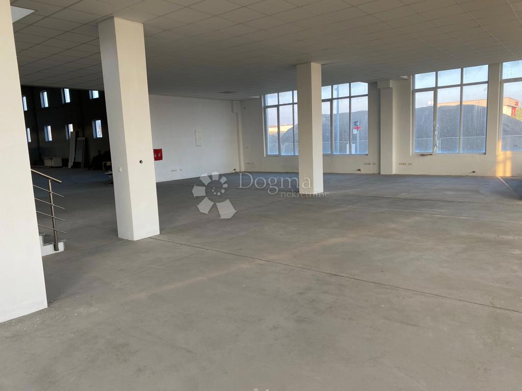 Locale commerciale Gornja Vrba, 1.350m2