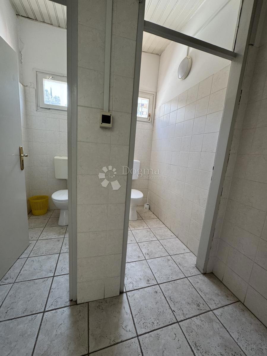 Locale commerciale Škurinje, Rijeka, 249m2