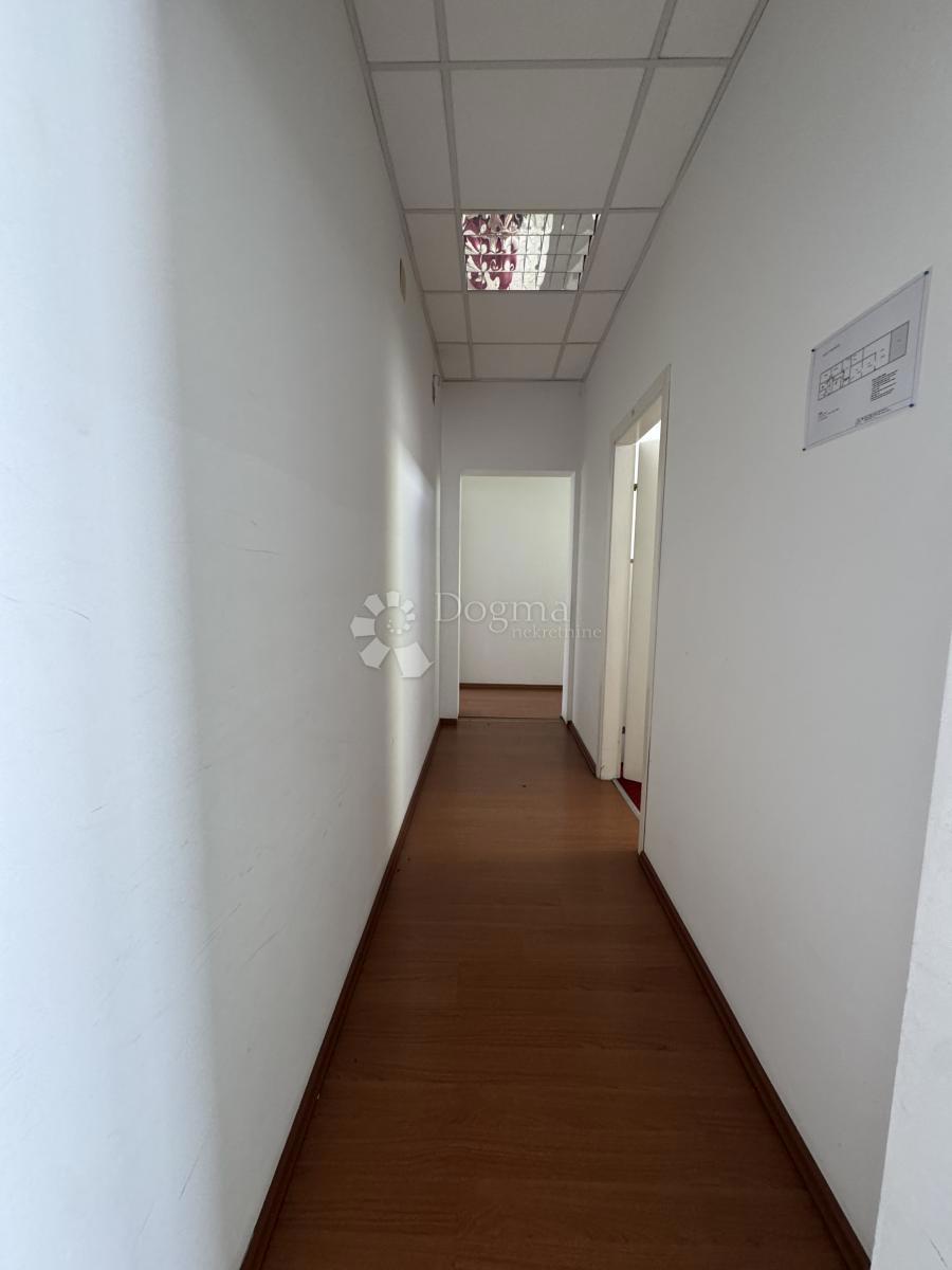 Locale commerciale Škurinje, Rijeka, 249m2
