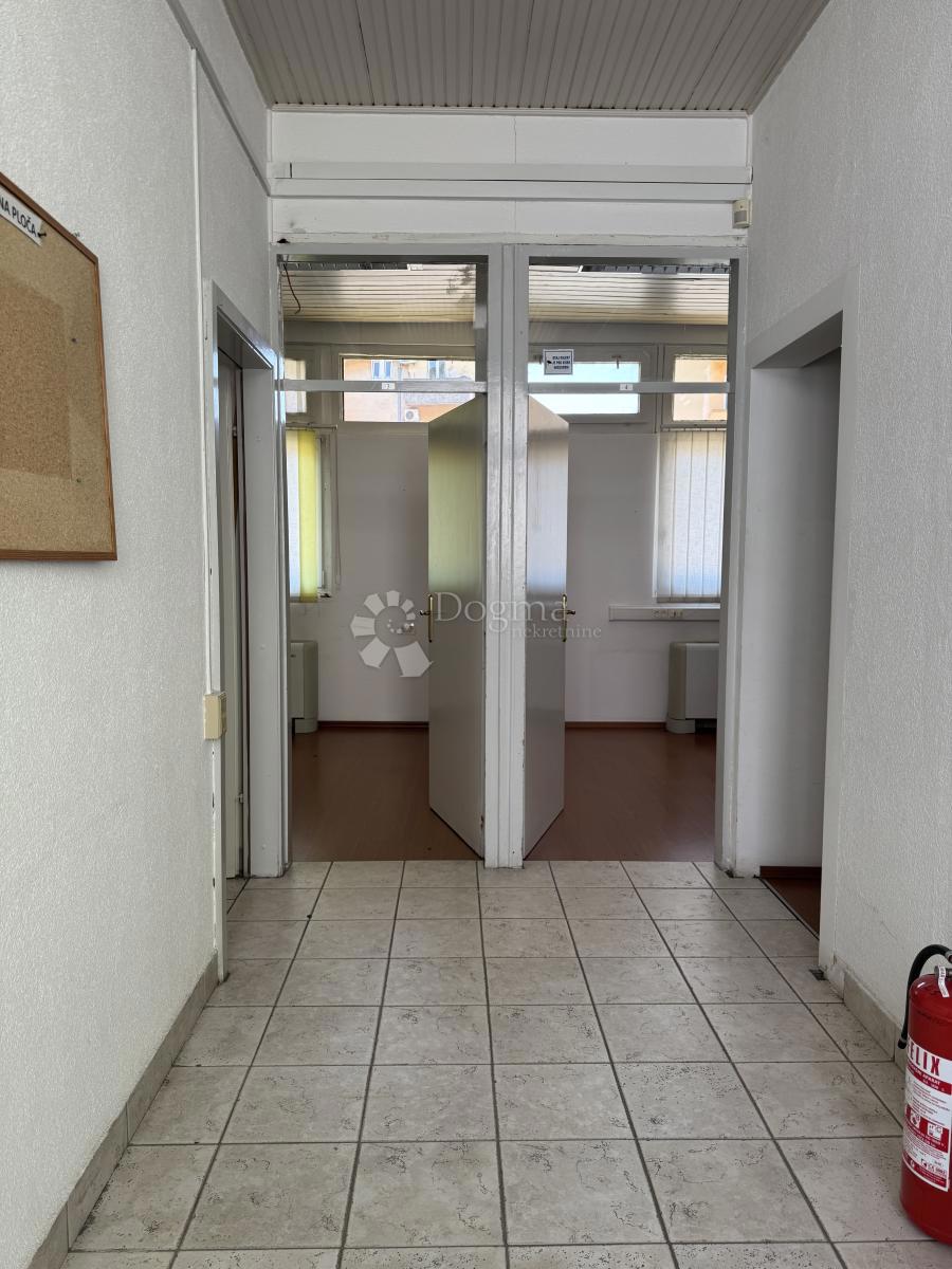 Locale commerciale Škurinje, Rijeka, 249m2