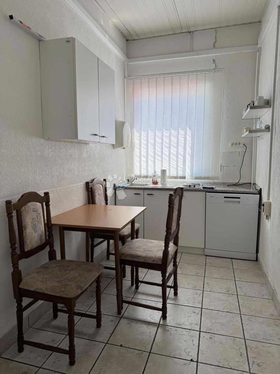 Locale commerciale Škurinje, Rijeka, 249m2