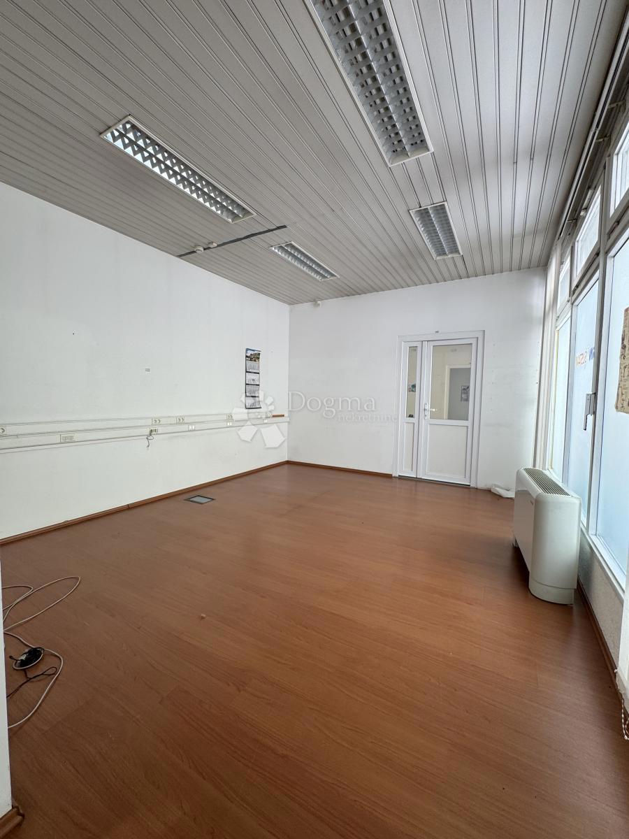Locale commerciale Škurinje, Rijeka, 249m2