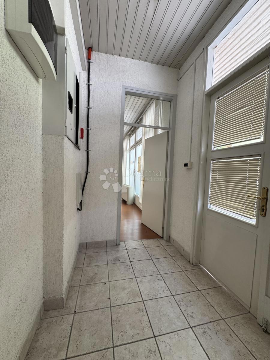 Locale commerciale Škurinje, Rijeka, 249m2