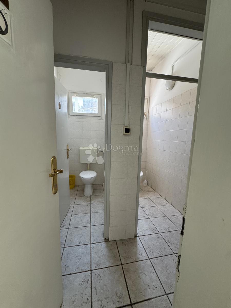 Locale commerciale Škurinje, Rijeka, 249m2