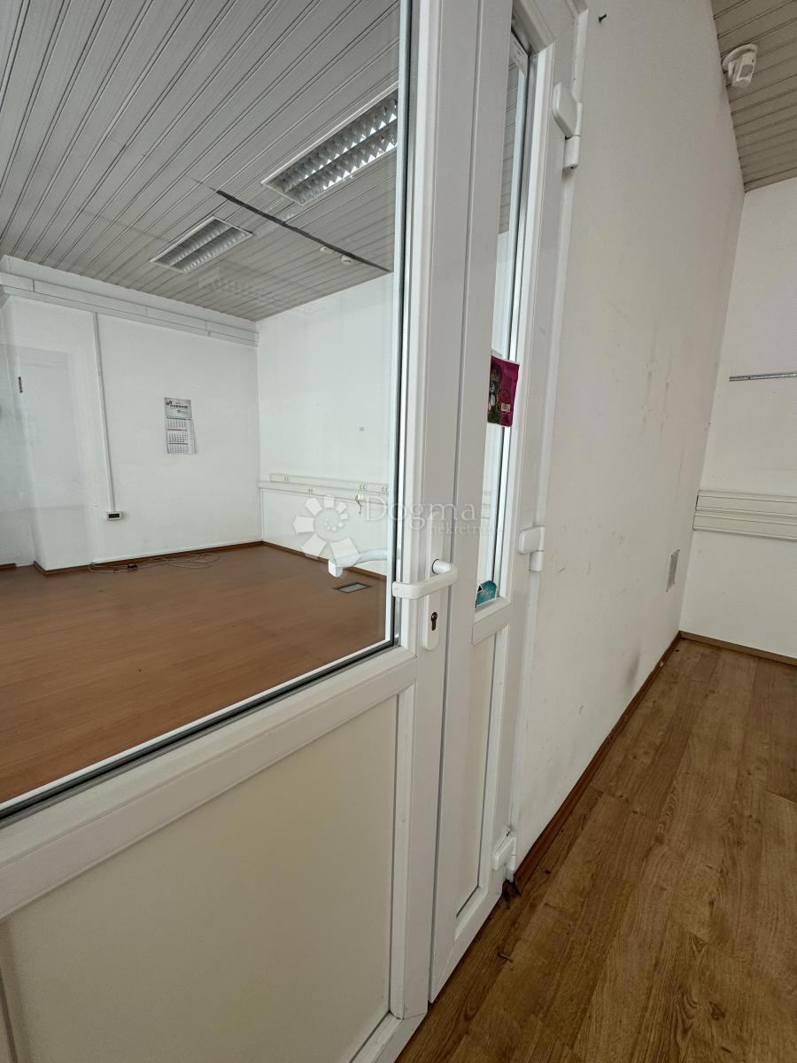 Locale commerciale Škurinje, Rijeka, 249m2