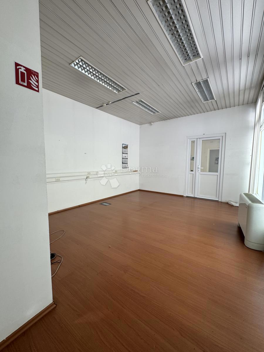 Locale commerciale Škurinje, Rijeka, 249m2