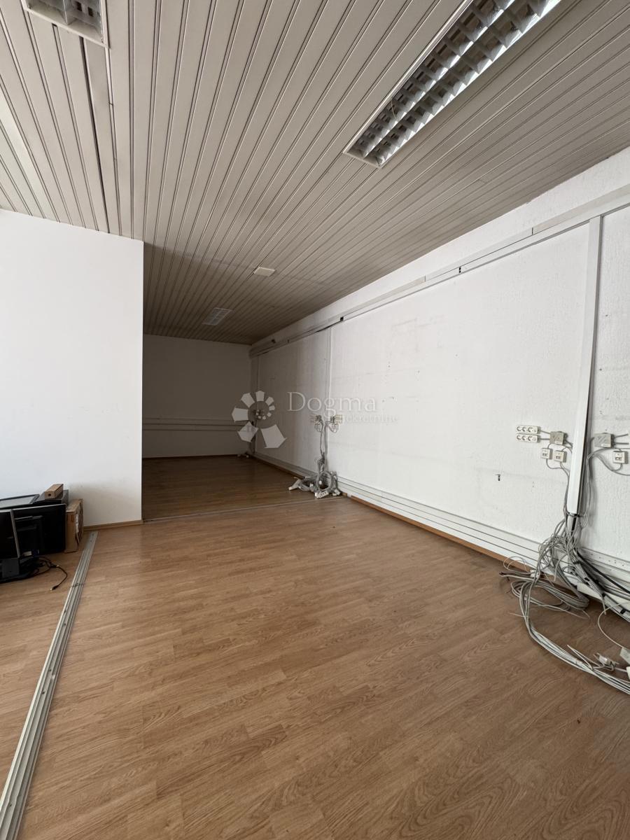 Locale commerciale Škurinje, Rijeka, 249m2