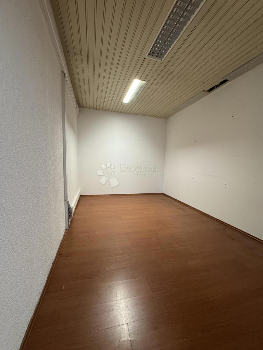 Locale commerciale Škurinje, Rijeka, 249m2