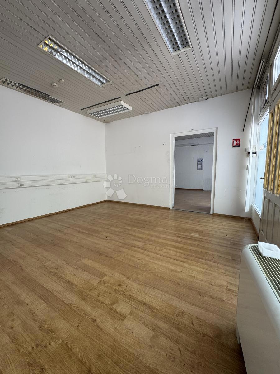 Locale commerciale Škurinje, Rijeka, 249m2