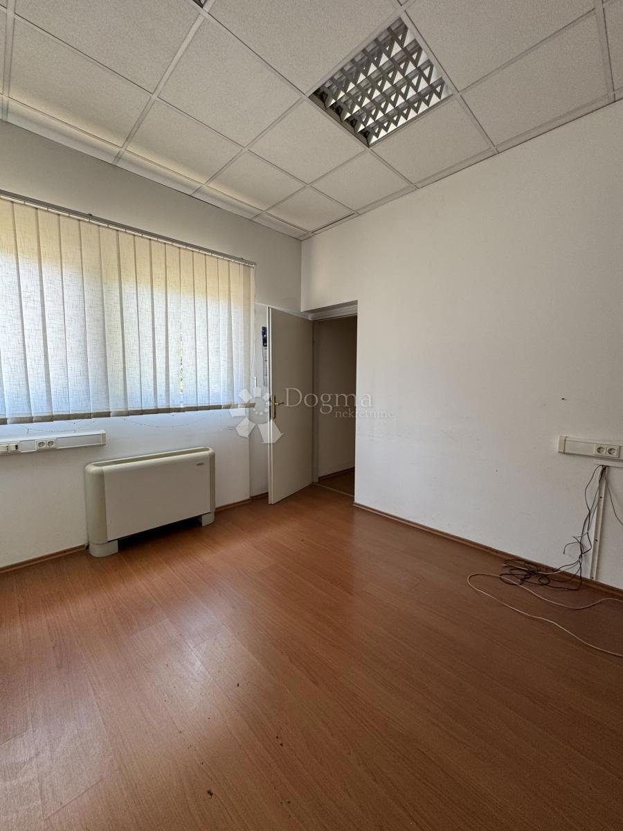 Locale commerciale Škurinje, Rijeka, 249m2