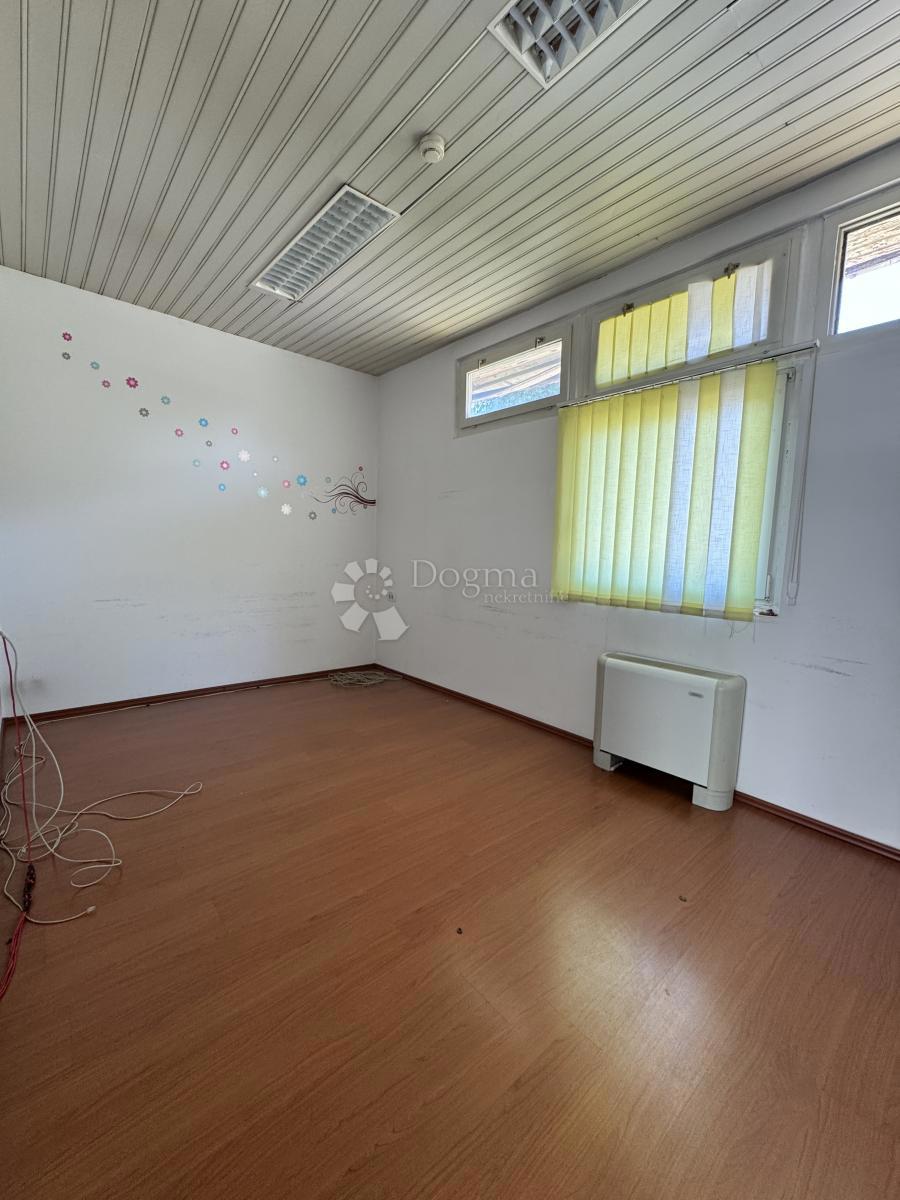 Locale commerciale Škurinje, Rijeka, 249m2