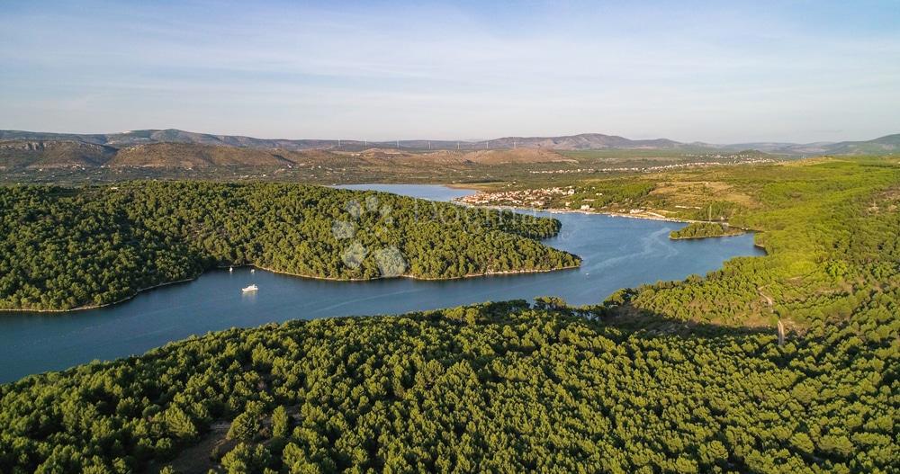 Ampio Terreno Agricolo – 9.763 m² – Opportunità per Acquirenti con Visione