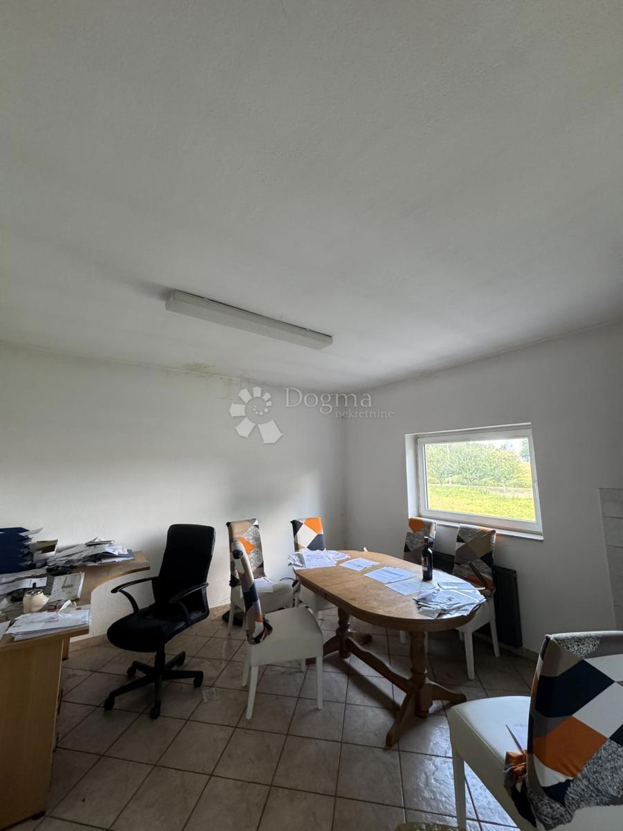 Locale commerciale Gradina, 3.169m2