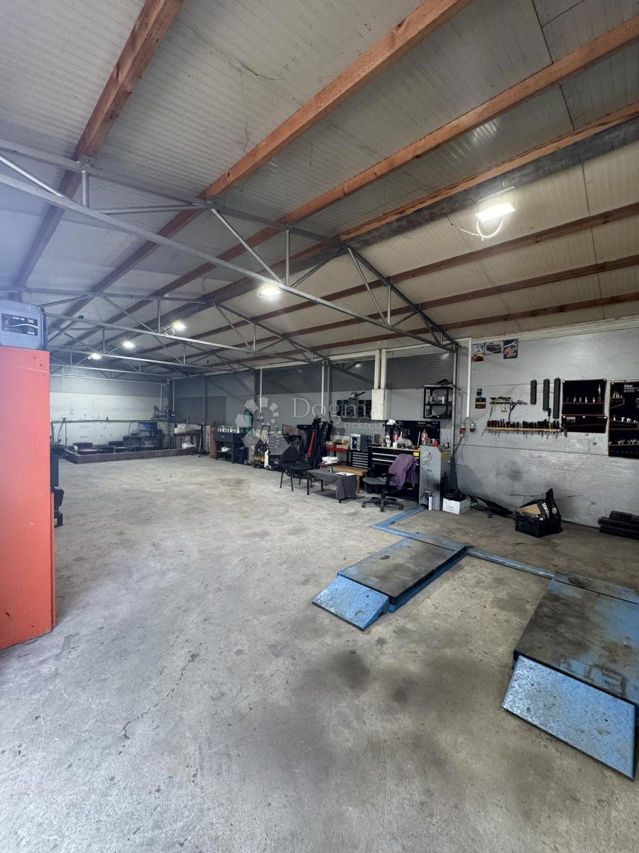 Locale commerciale Gradina, 3.169m2