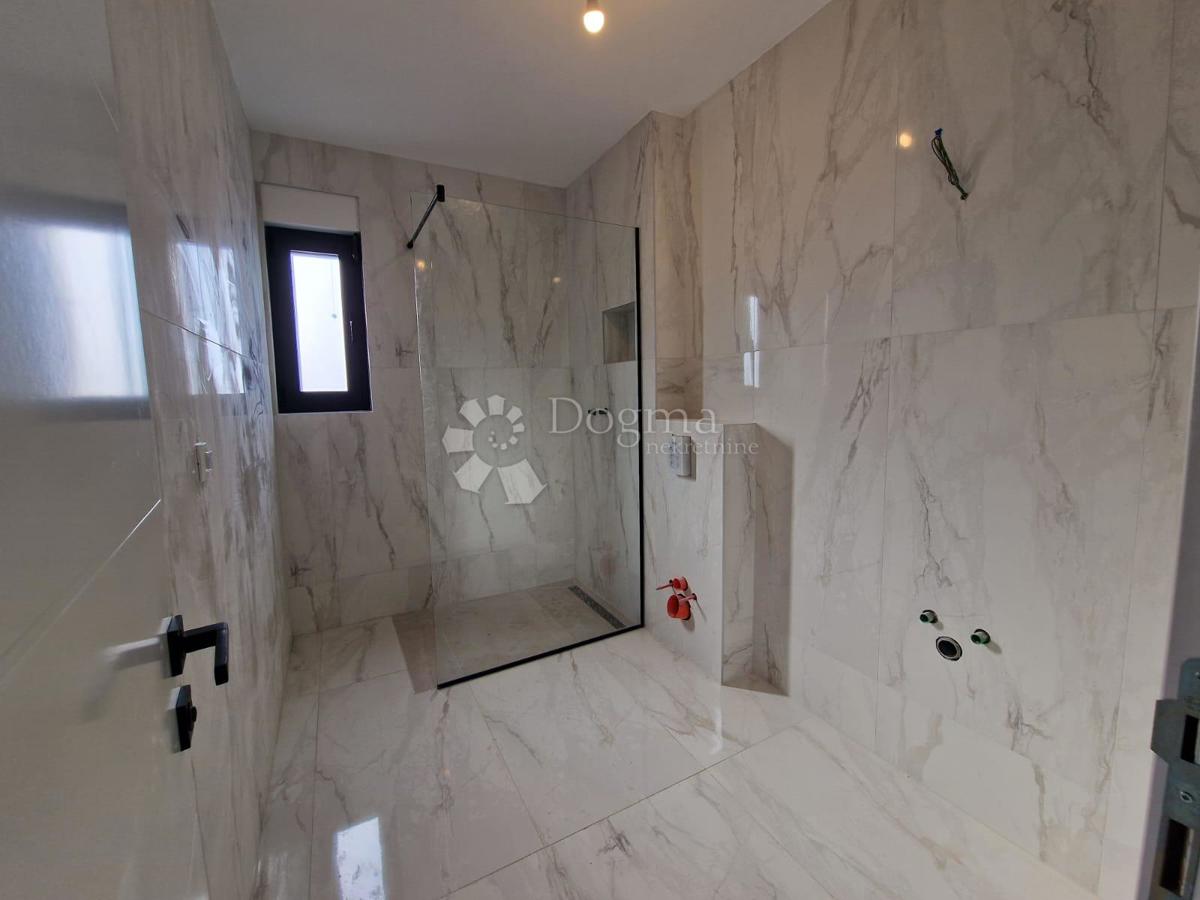 Allogio Okrug Gornji, Okrug, 93,20m2