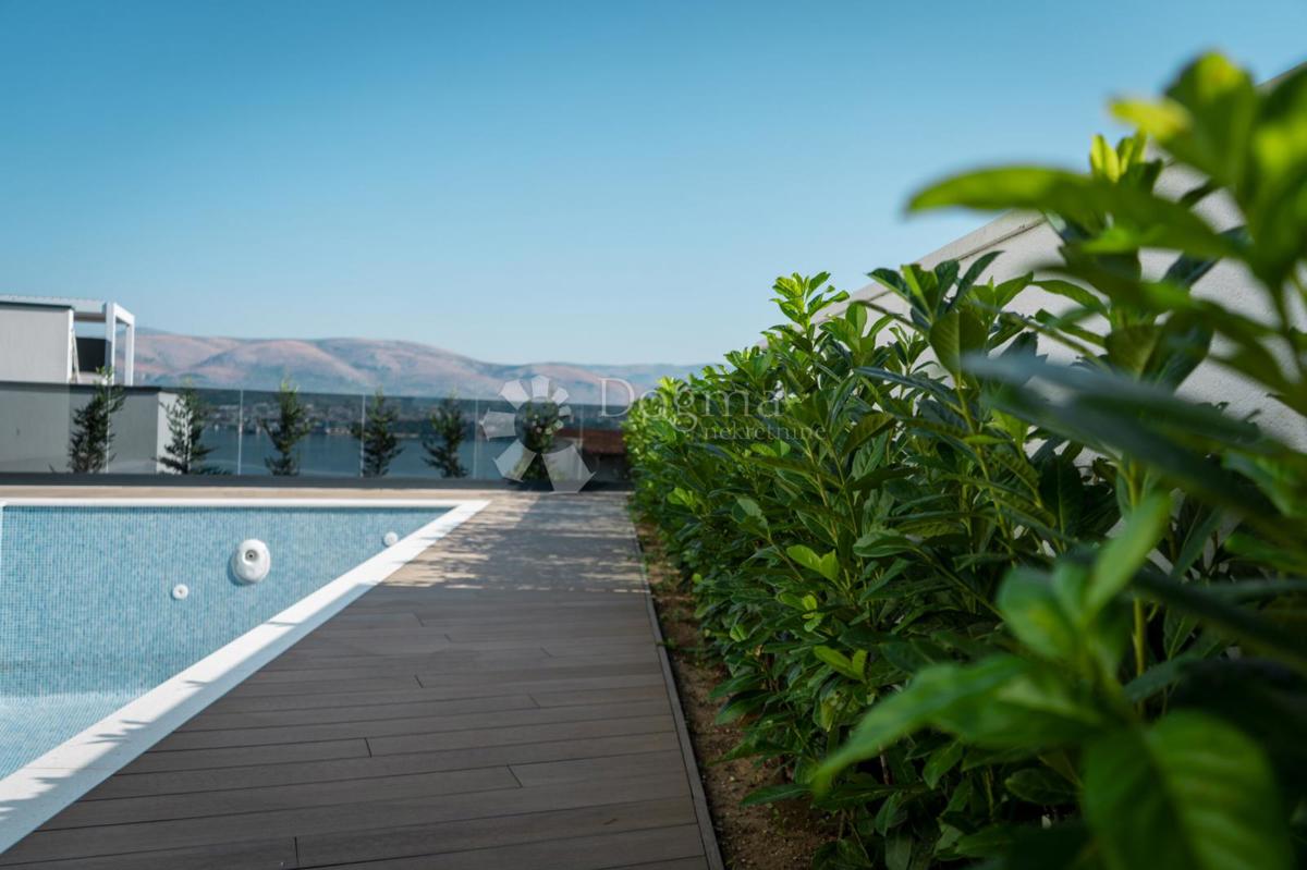 TROGIR/ČIOVO - BELLISSIMA VILLA CON PISCINA E VISTA
