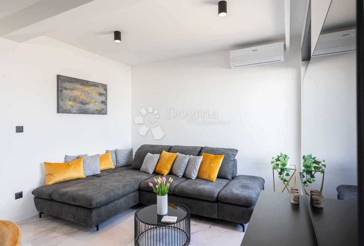 TROGIR/ČIOVO - BELLISSIMA VILLA CON PISCINA E VISTA