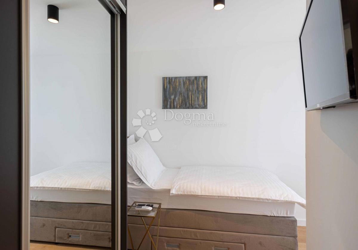 TROGIR/ČIOVO - BELLISSIMA VILLA CON PISCINA E VISTA