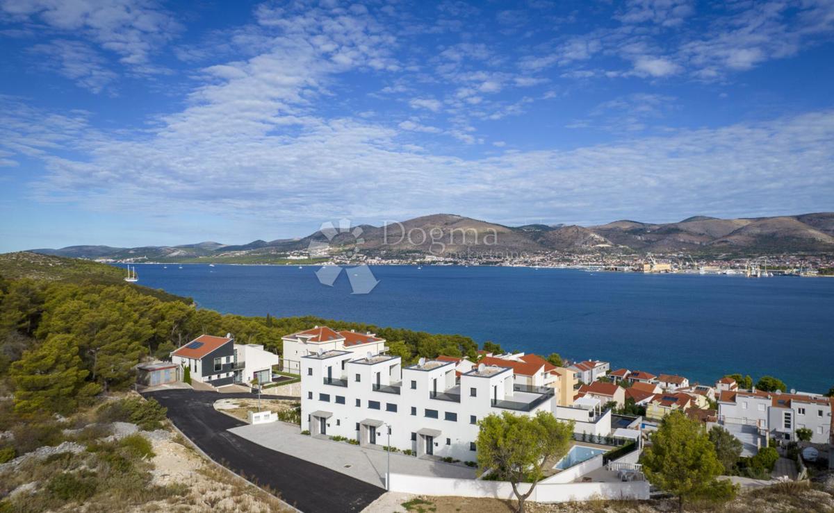 TROGIR/ČIOVO - BELLISSIMA VILLA CON PISCINA E VISTA