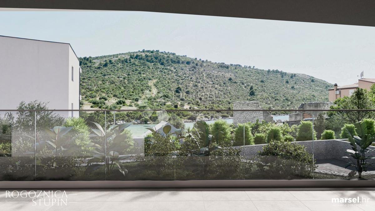 ROGOZNICA - NUOVO EDIFICIO MODERNO 2ª FILA DAL MARE