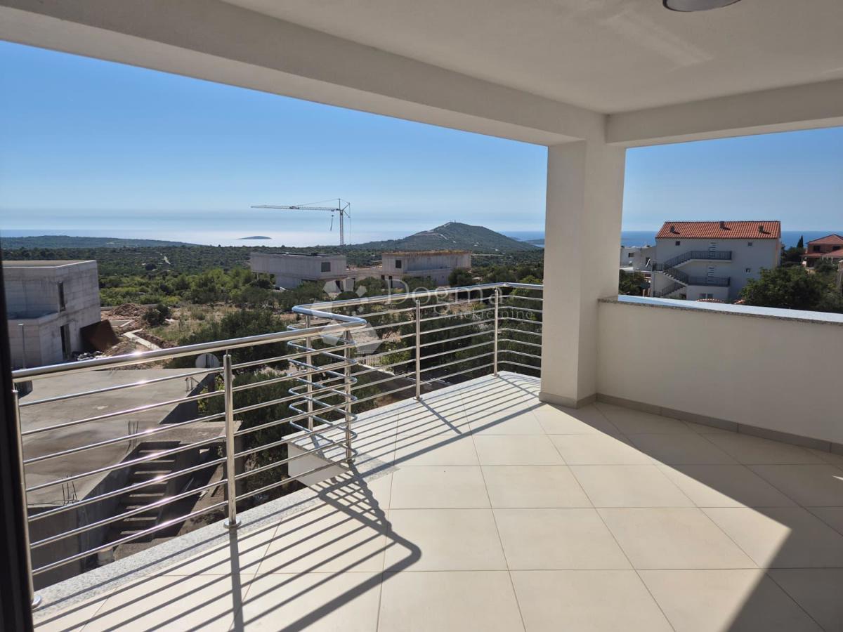 IN VENDITA – ELEGANTE APPARTAMENTO CON DUE CAMERE AL SECONDO PIANO, PRIMOŠTEN