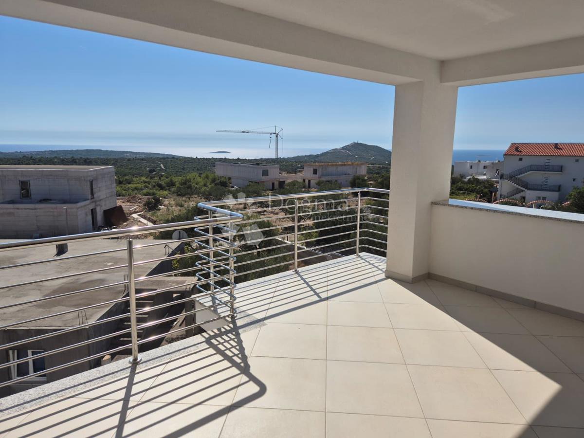 IN VENDITA – ELEGANTE APPARTAMENTO CON DUE CAMERE AL SECONDO PIANO, PRIMOŠTEN