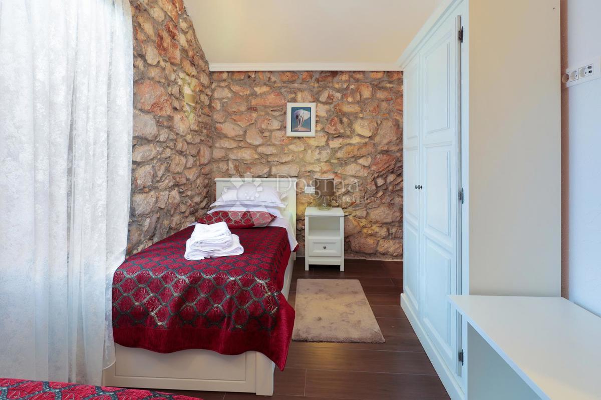 LA PERLA DEL MEDITERRANEO SULL'ISOLA DI MOLATU - CASA DOPPIA CON GRANDE POTENZIALE TURISTICO