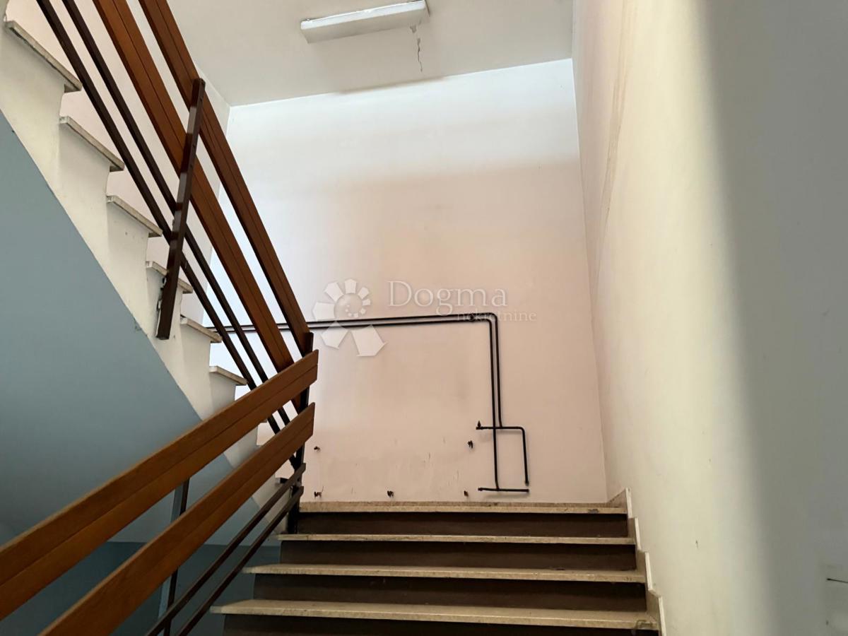 Locale commerciale Jug, Čakovec, 1.484m2