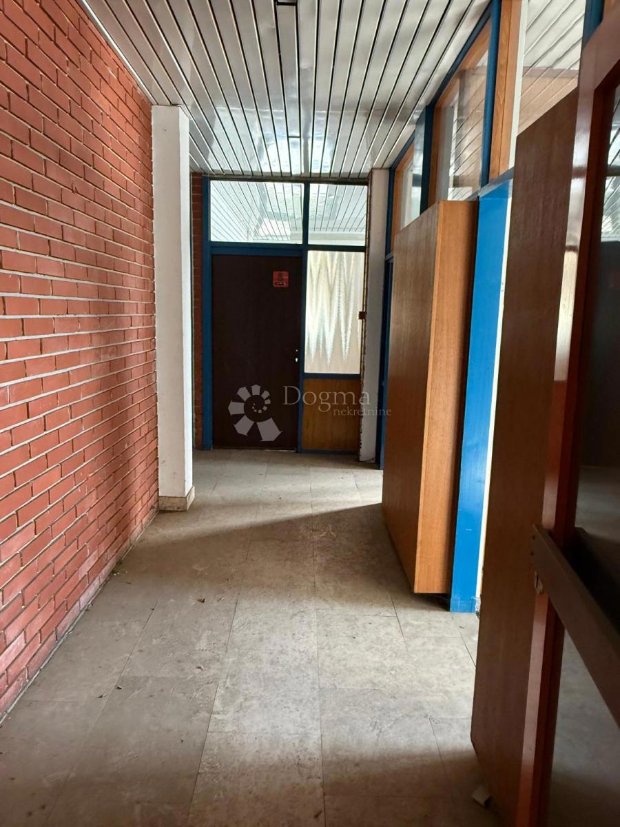 Locale commerciale Jug, Čakovec, 1.484m2