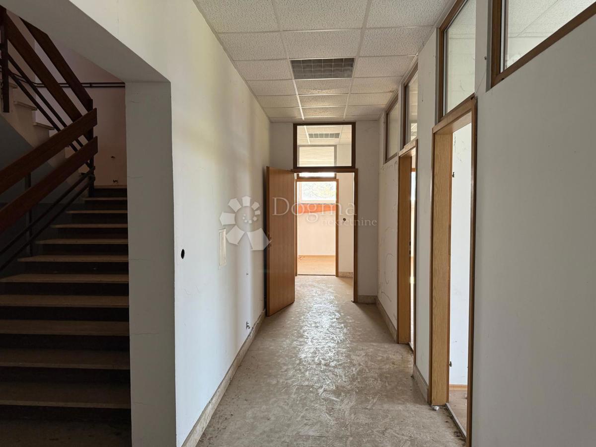 Locale commerciale Jug, Čakovec, 1.484m2