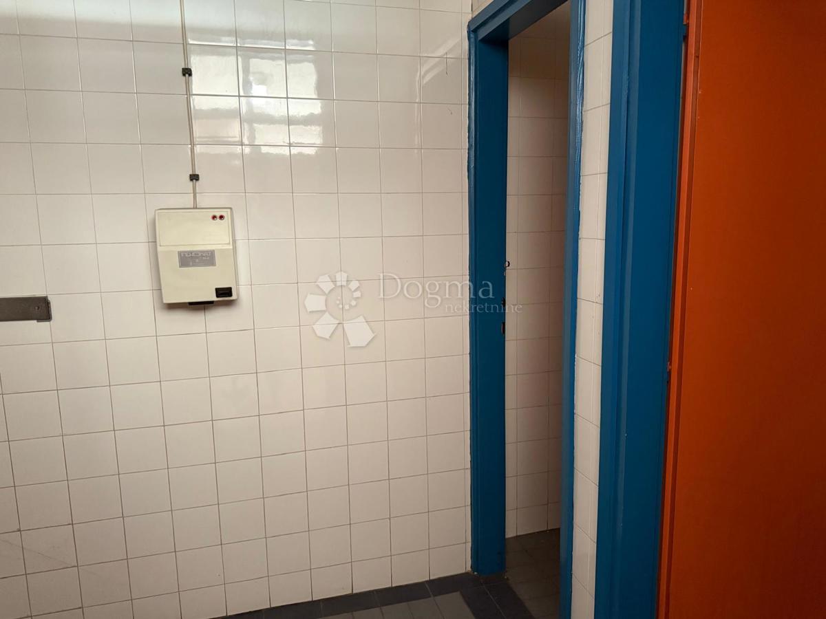 Locale commerciale Jug, Čakovec, 1.484m2