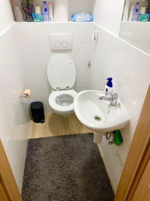 Locale commerciale Špansko, Stenjevec, 61,43m2