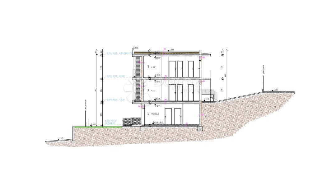 Casa con tre appartamenti separati, garage e 5 posti auto