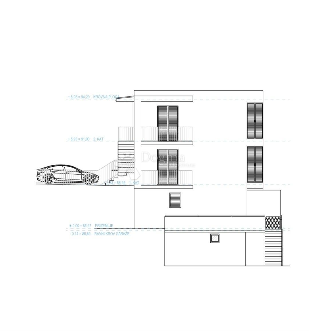 Casa con tre appartamenti separati, garage e 5 posti auto