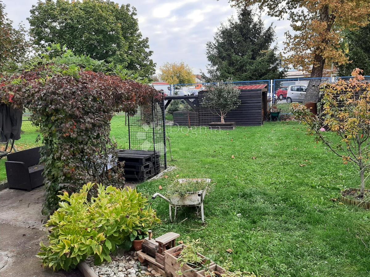 Casa Sesvetski Kobiljak, Sesvete, 426m2