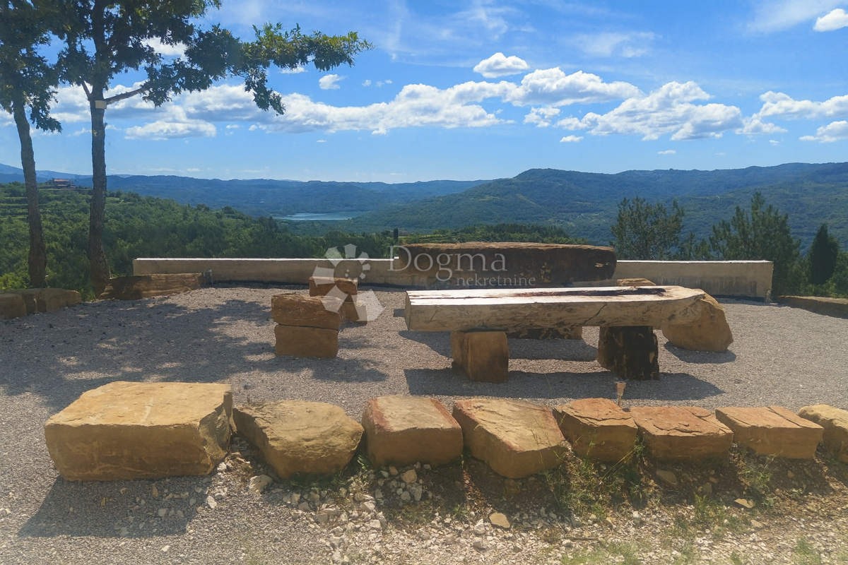 Terreno agricolo con vista sul lago Butonigua
