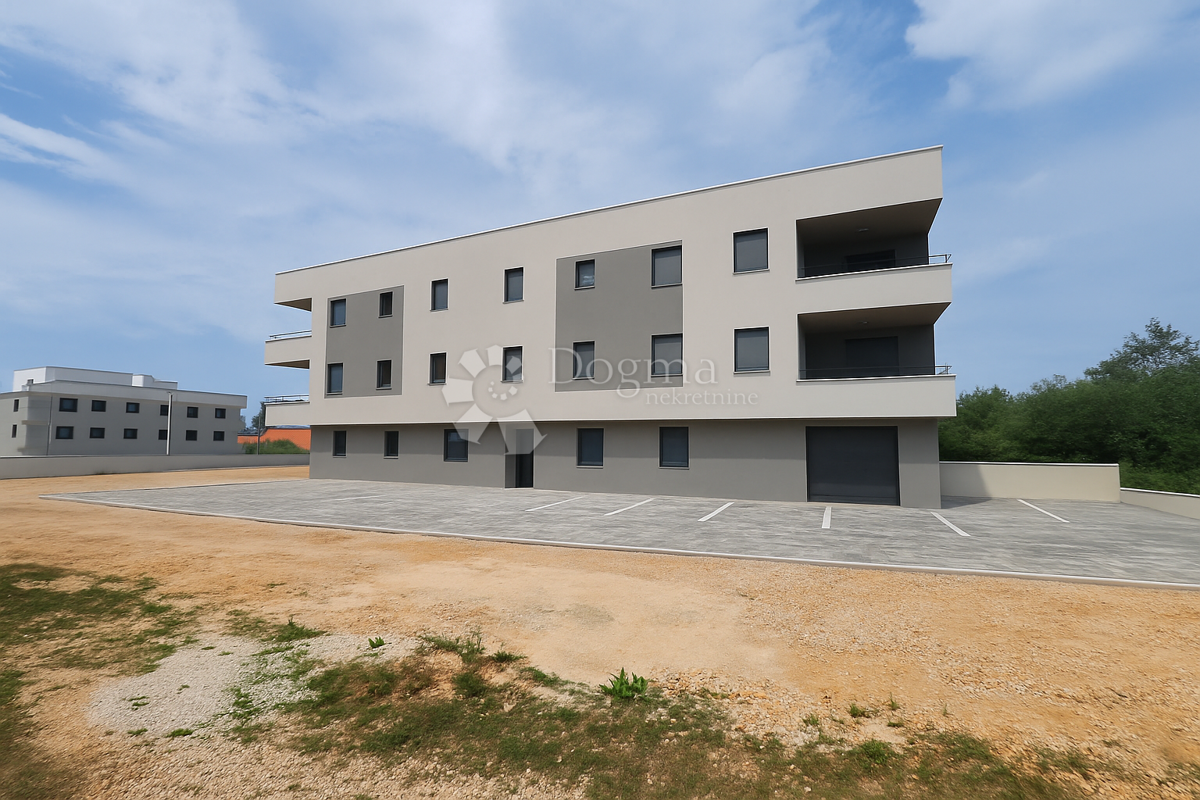 Moderno appartamento con vista mare e piscina privata