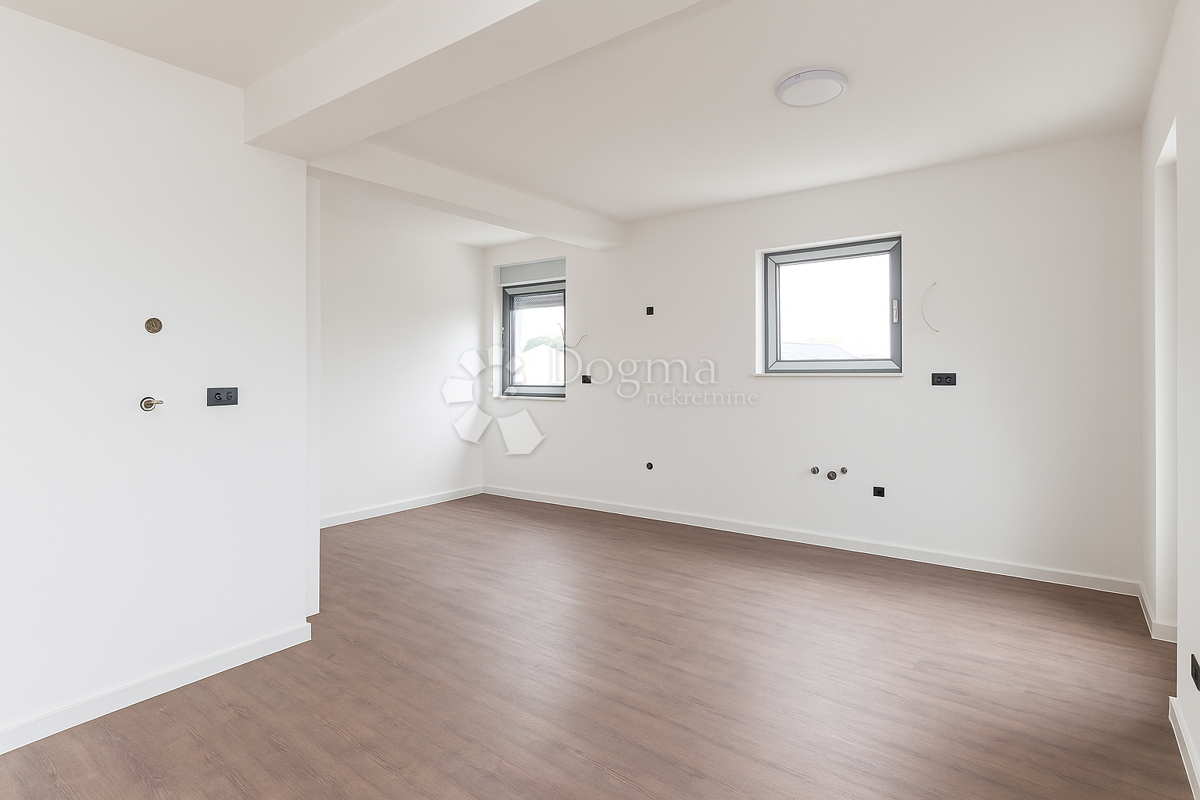 Moderno appartamento con vista mare e piscina privata