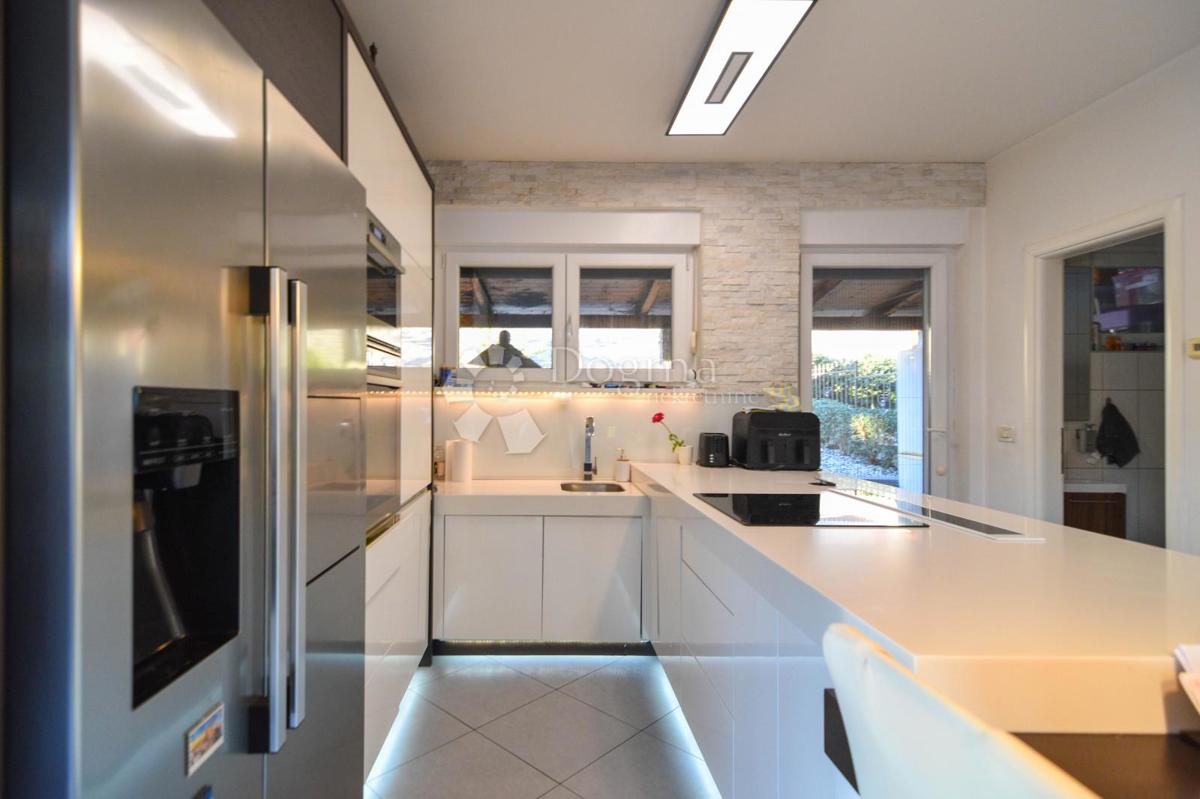 Casa Kaštel, Buje, 120m2