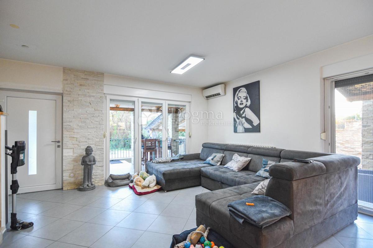 Casa Kaštel, Buje, 120m2