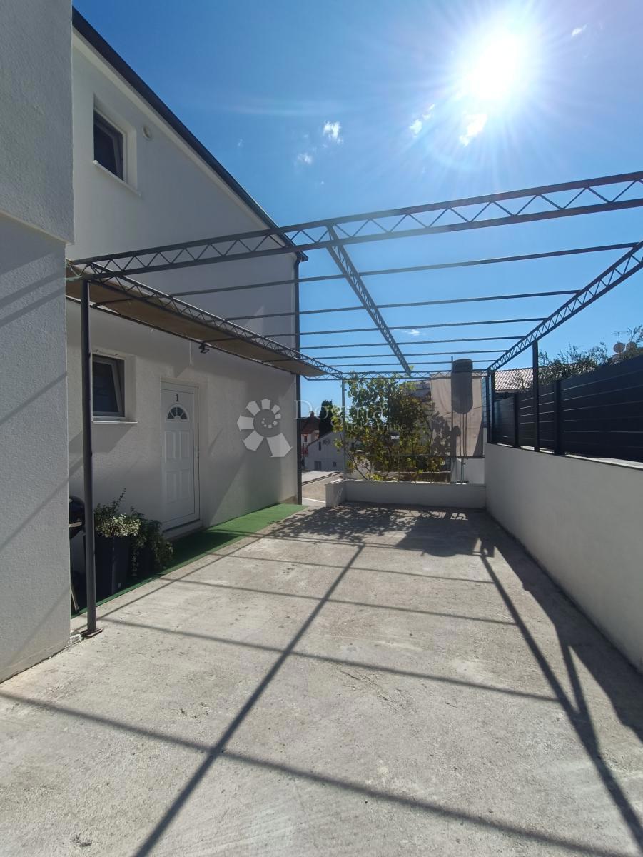 Casa Okrug Gornji, Okrug, 366m2