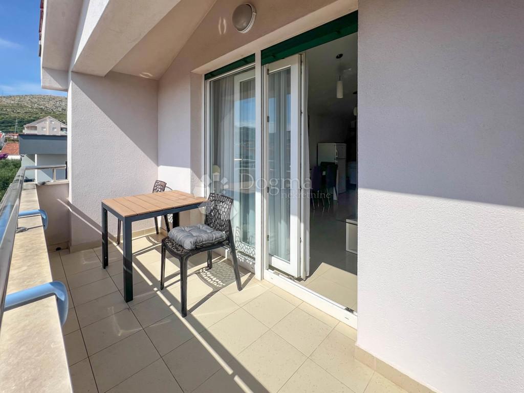 Trogir – Appartamento con una Camera da Letto e Posto Auto, Subito Abitabile