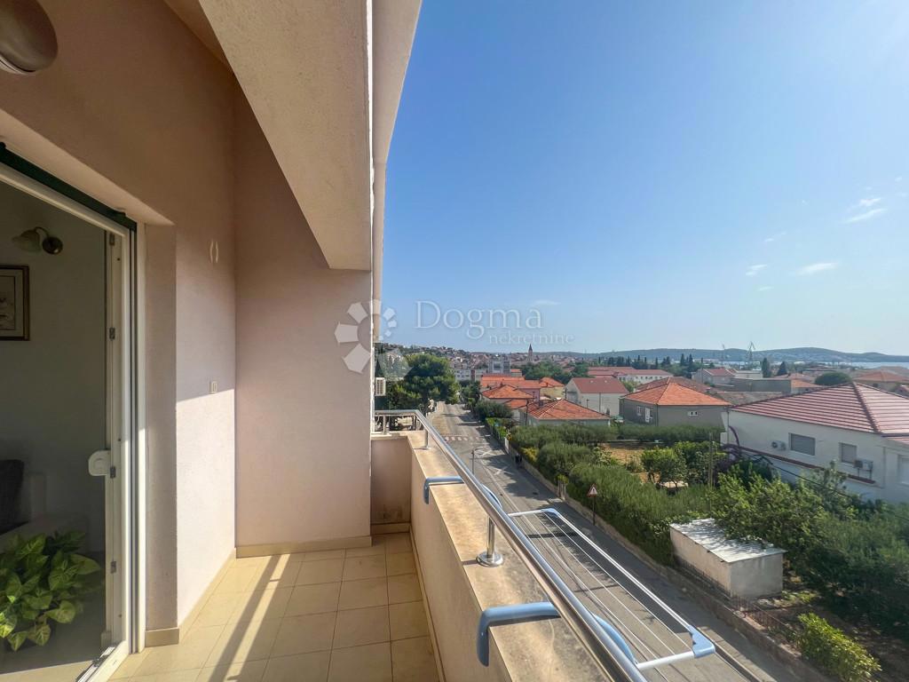 Trogir – Appartamento con una Camera da Letto e Posto Auto, Subito Abitabile