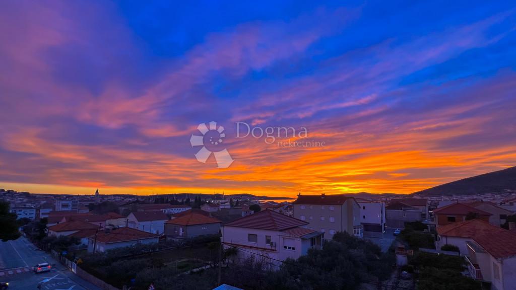 Trogir – Appartamento con una Camera da Letto e Posto Auto, Subito Abitabile