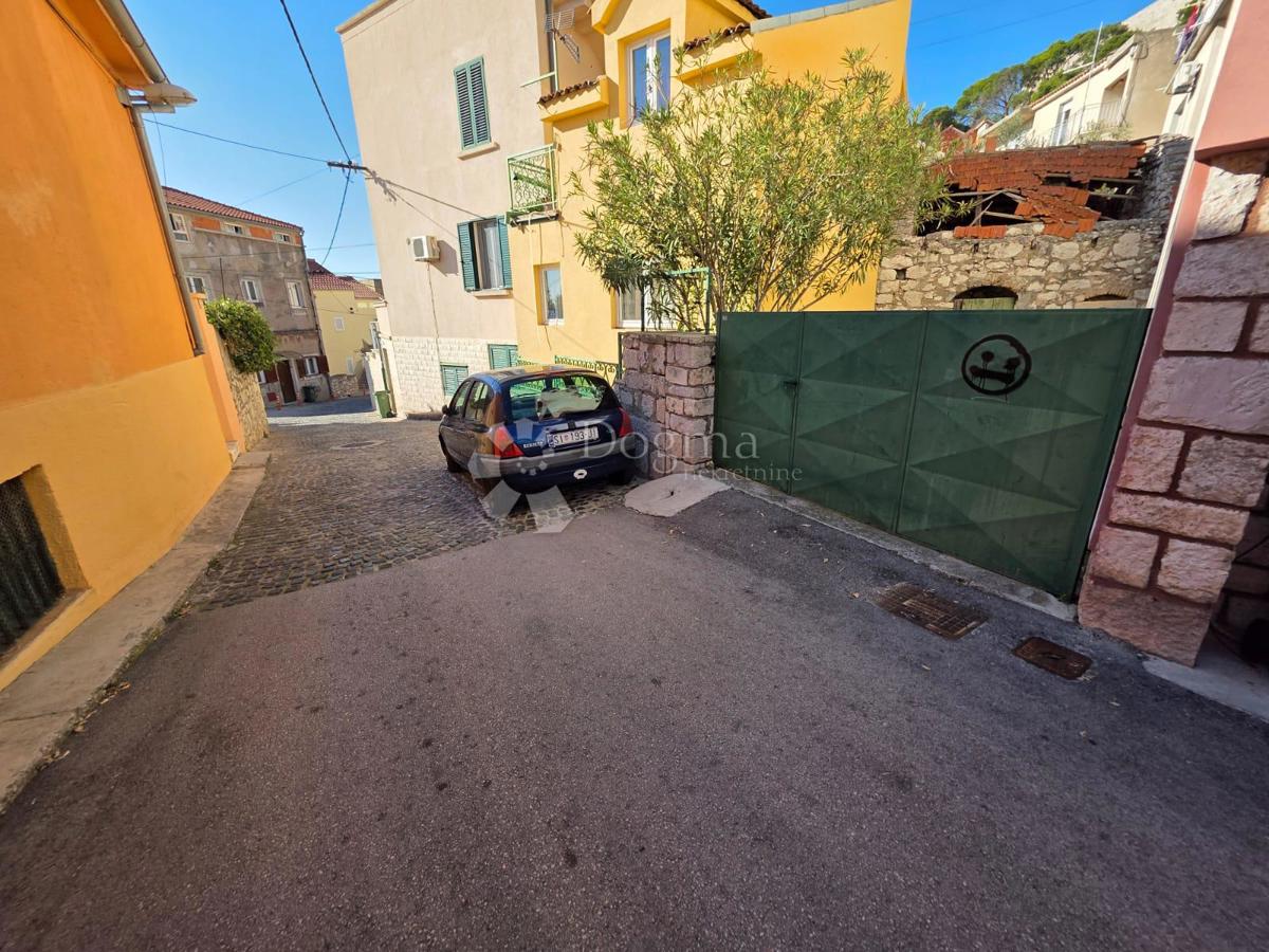 ŠIBENIK - 2 CASE IN CENTRO CITTÀ! OTTIMA OCCASIONE