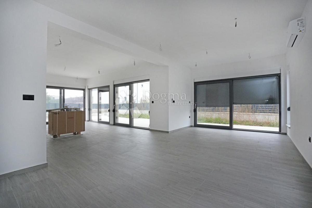 VILLA MODERNA DI NUOVA COSTRUZIONE