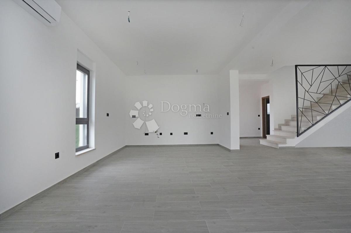 VILLA MODERNA DI NUOVA COSTRUZIONE