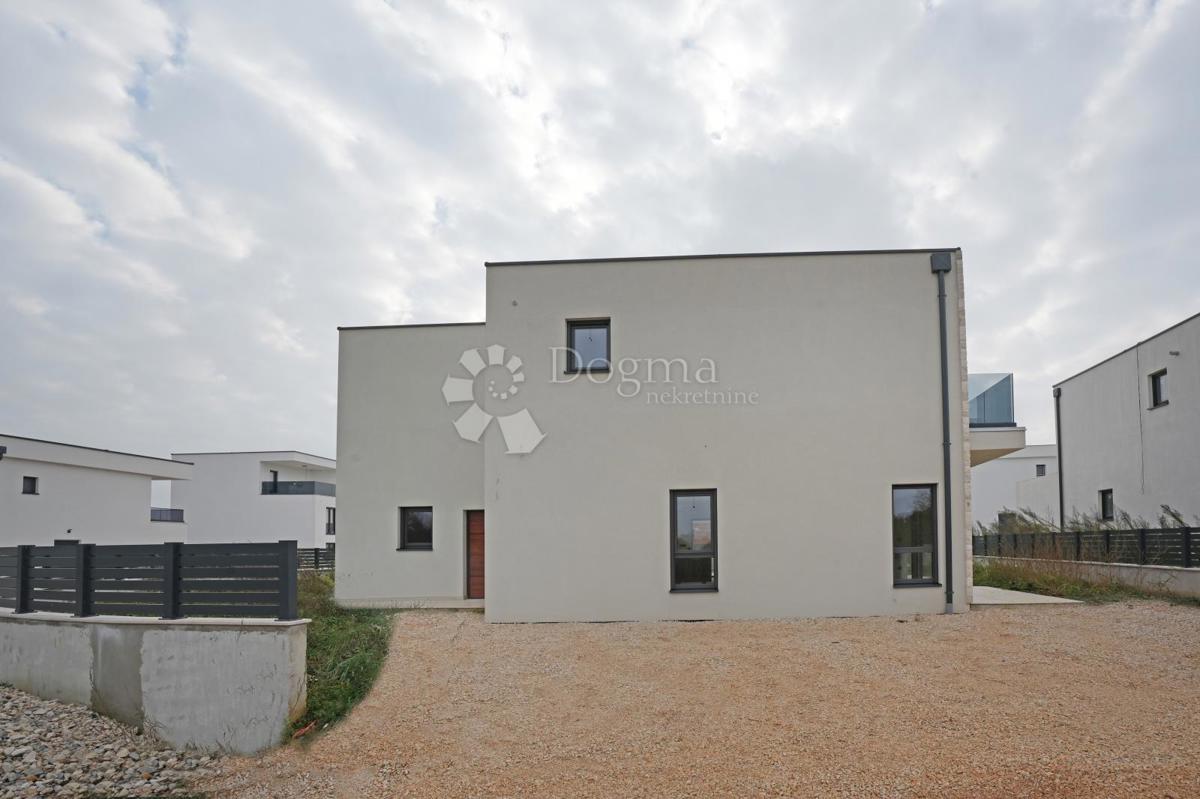 VILLA MODERNA DI NUOVA COSTRUZIONE