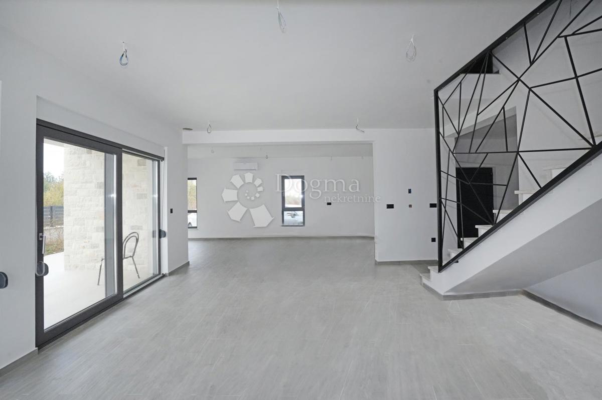 VILLA MODERNA DI NUOVA COSTRUZIONE