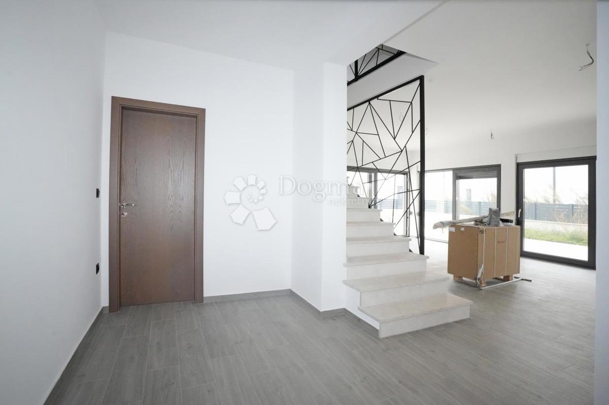 VILLA MODERNA DI NUOVA COSTRUZIONE